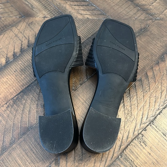 Marc Fisher Women's Block Heel Slip On Sandal - 10M - Picture 3 of 3